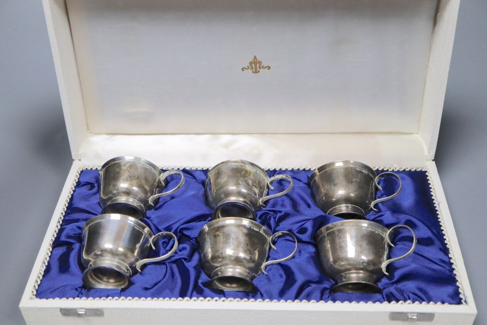 Mixed silver including cased silver cased berry spoons, cups, cream helmet, etc.